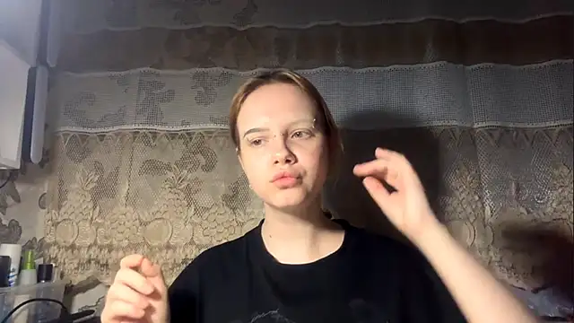 KrystenHoye online show from April 12, 4:10 pm