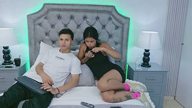 ChloeAndJeanPaul online show from May 13, 3:23 am