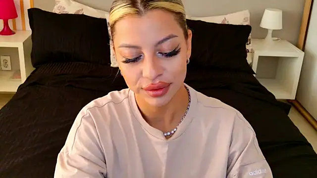 Ohh Nicole online show from April 28, 11:58 am