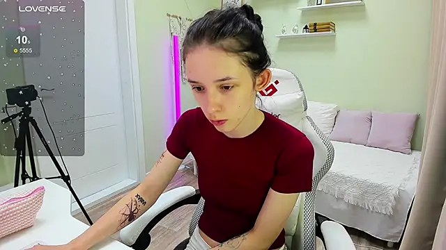 AnnaOddy online show from June 3, 1:07 am