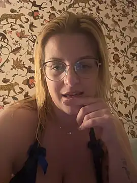 Doll-next-doorx online show from April 15, 8:53 pm