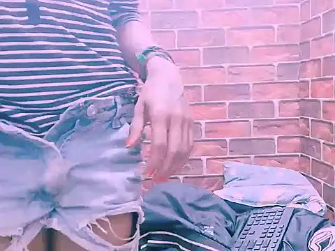 Alanadelray21 online show from April 7, 5:20 am