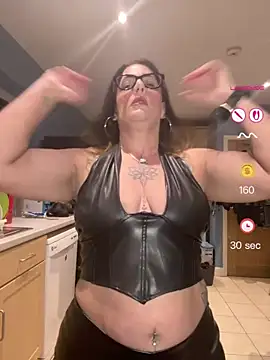 IvyBelleMilf online show from April 27, 9:12 pm