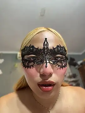 Maddyloveee online show from June 26, 10:00 pm