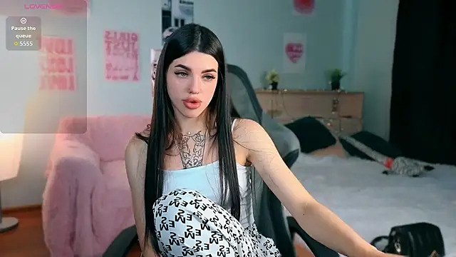 molly rettyy online show from June 19, 5:00 am