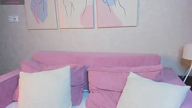 Roxy Moor online show from April 20, 9:23 am