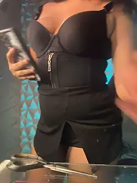 SaskiaDeluxe online show from May 5, 6:49 am