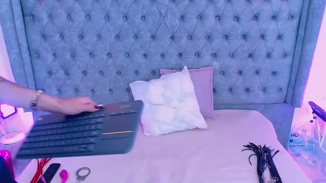 Gyal Smith online show from April 3, 3:37 am