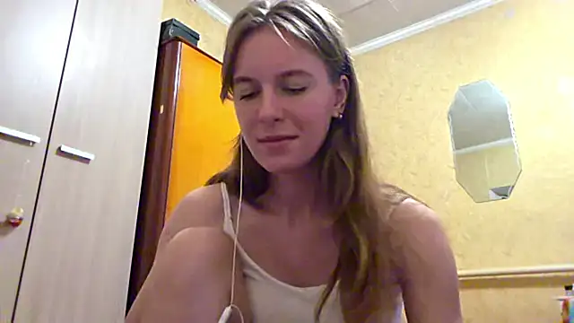 DonnaKuc online show from April 25, 1:41 pm