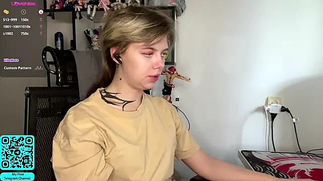 MadalynNosel online show from April 28, 7:12 am