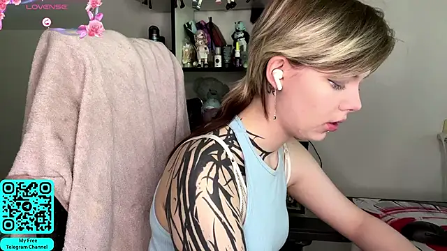 MadalynNosel online show from June 7, 7:15 am