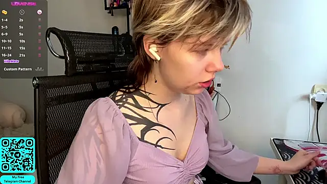 MadalynNosel online show from April 21, 7:04 am