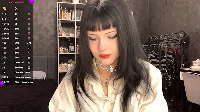 EmilyEmbears online show from June 1, 6:37 am