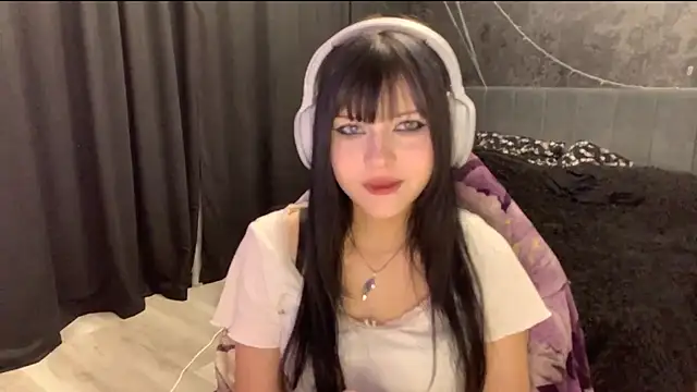 EmilyEmbears online show from April 6, 12:21 am