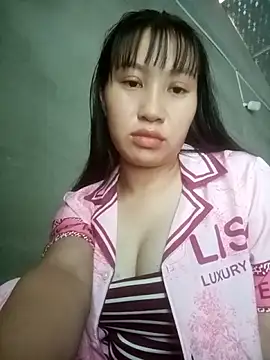 lucynguyen2 online show from April 22, 6:21 am