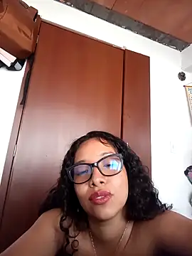 Wolfamara online show from April 30, 8:57 pm