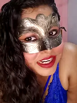 Maskedcurves online show from April 12, 3:04 pm