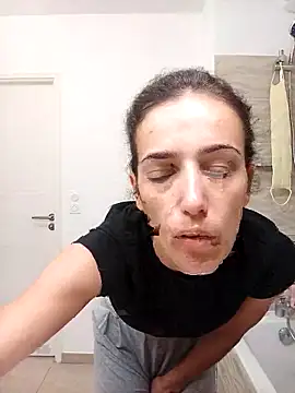 Lolaa92i online show from April 11, 10:30 am