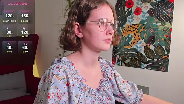 Mia Moone online show from April 4, 2:49 pm