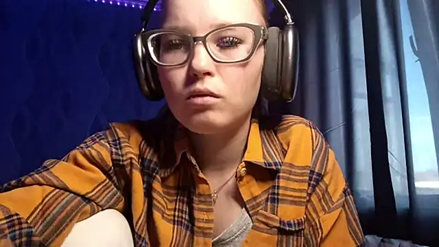 Sheriscute online show from April 7, 1:02 pm