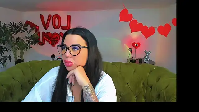 Salty  Queen online show from April 7, 6:48 am