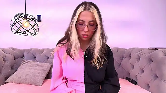 sweetlyundone online show from July 15, 7:40 pm