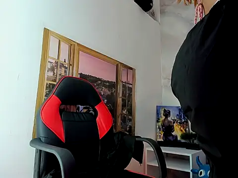 EllyBloom online show from April 6, 1:45 pm