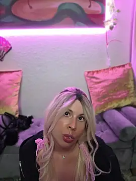 ItsAuroraBorealis online show from May 22, 5:16 am