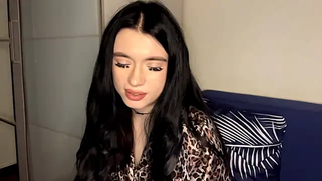 RenataBrought online show from April 6, 4:30 pm