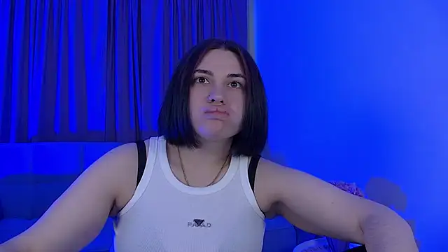 AdrianaToress online show from June 5, 5:22 am