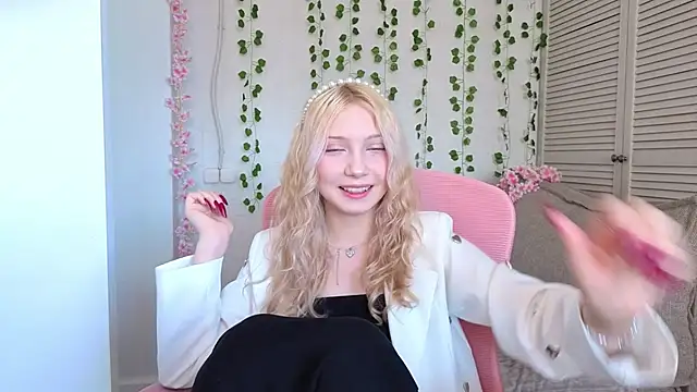 vielleee online show from June 1, 9:33 am