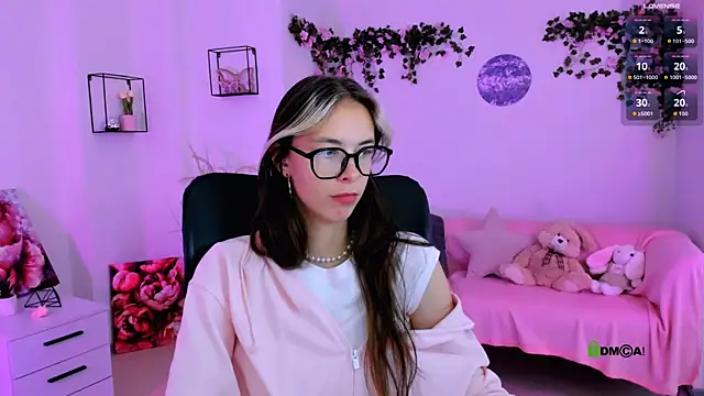 mia mooon  online show from July 20, 10:39 am