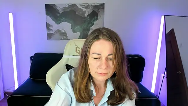 NinnaBrewer online show from April 21, 2:37 am