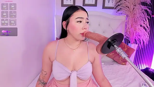 kitty bluuee online show from April 16, 3:40 am