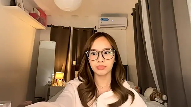 VondaHolmquest online show from April 11, 12:53 pm