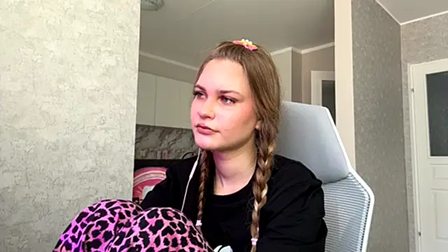 AmandaPinson online show from April 12, 10:07 am