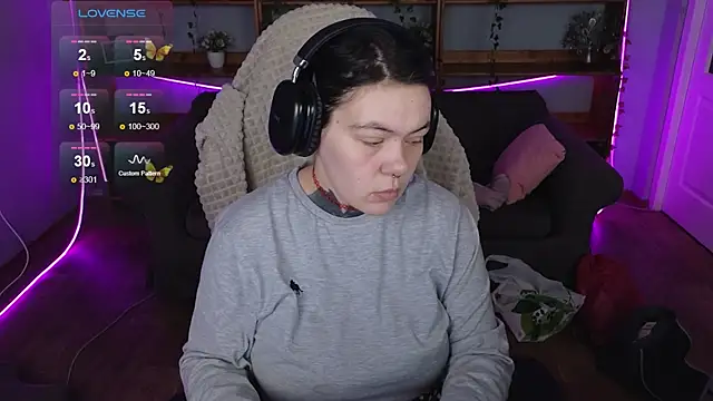 QwertyAnnie Lbo online show from April 14, 1:16 am