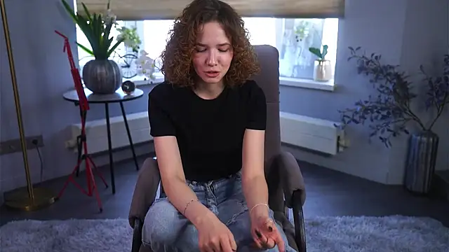 AgathaCarra online show from April 12, 11:35 am