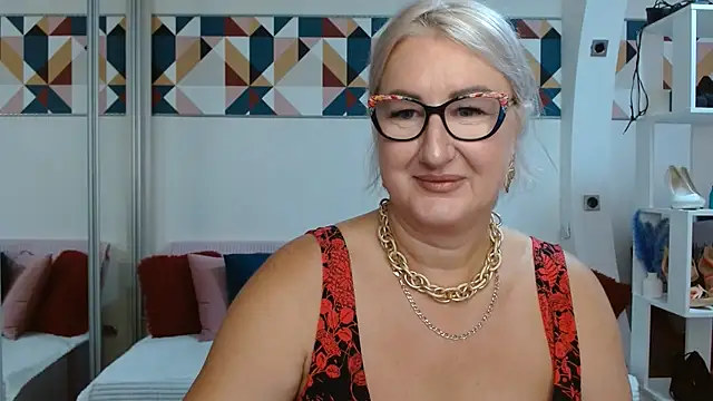 DianaFrances online show from July 8, 6:37 am