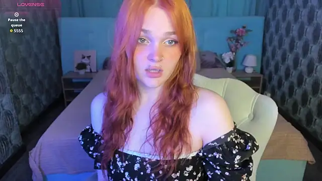 Emilly Hiil online show from July 4, 1:23 am