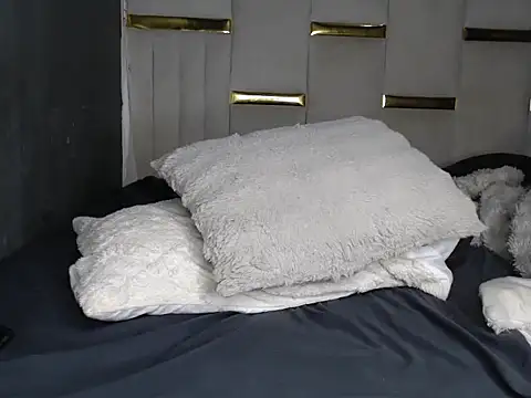 CreamyPussy95 online show from April 10, 8:15 pm