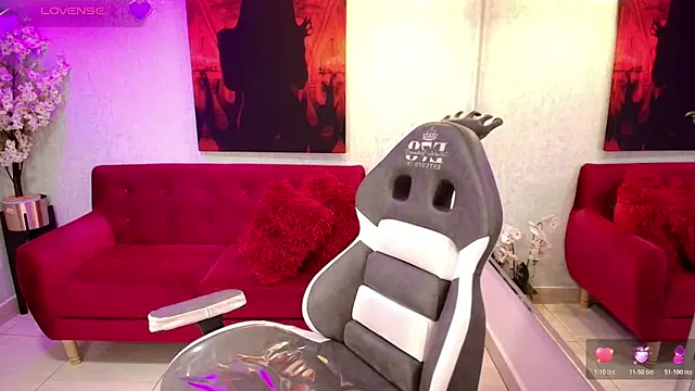 Scarlet  noir online show from April 15, 1:00 pm