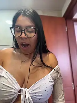 Iam-sophia27 online show from June 25, 5:03 pm
