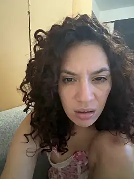 aliinaki26 online show from April 24, 11:18 pm