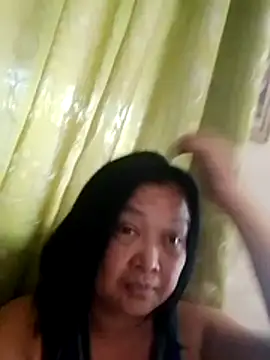 jeanyummytits online show from June 20, 5:11 am