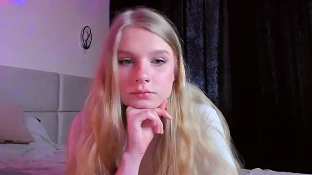 veliss online show from April 13, 11:00 am