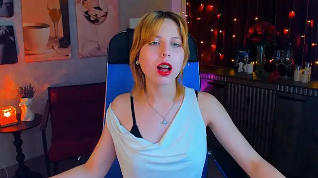 VivienneHebert online show from May 7, 12:42 pm