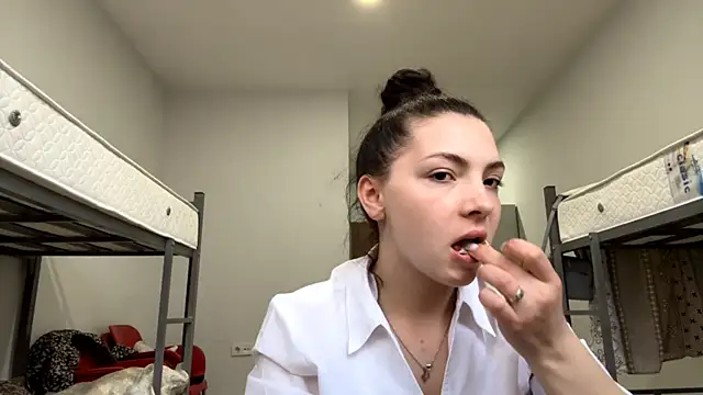 SharieLangan online show from April 15, 4:18 pm