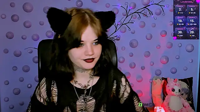 nikki kiss  online show from May 28, 9:40 am