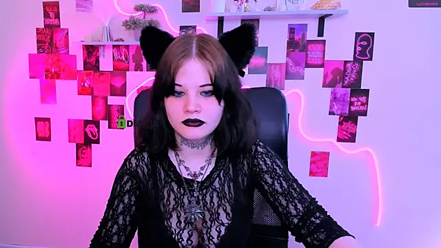 nikki kiss  online show from May 25, 9:08 am